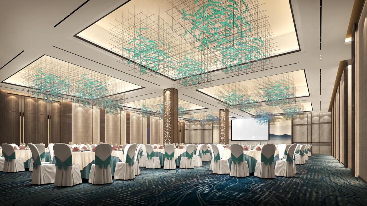 Howard Johnson Plaza By Wyndham Blue Bay Sihanoukville Exterior foto