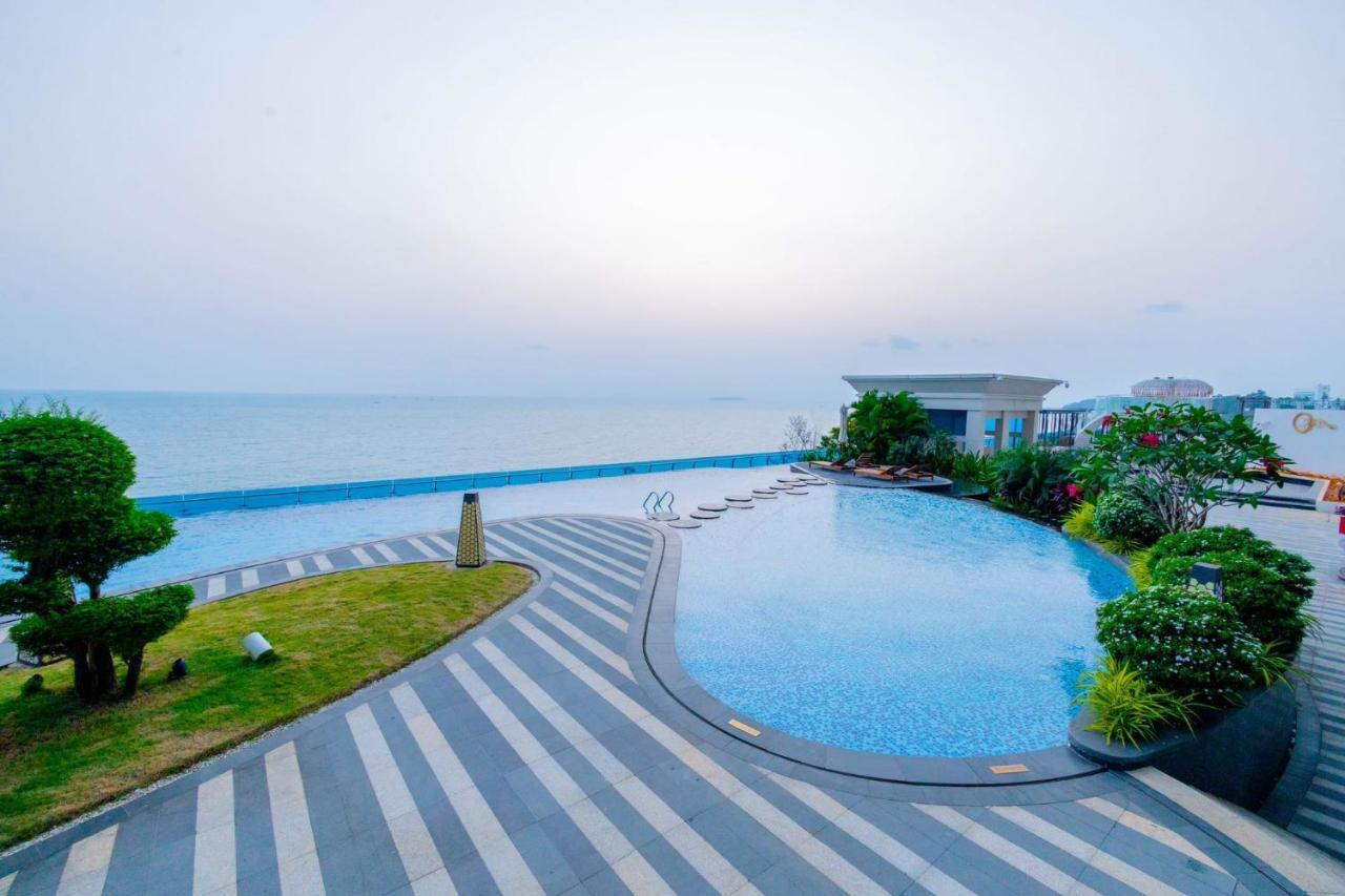 Howard Johnson Plaza By Wyndham Blue Bay Sihanoukville Exterior foto
