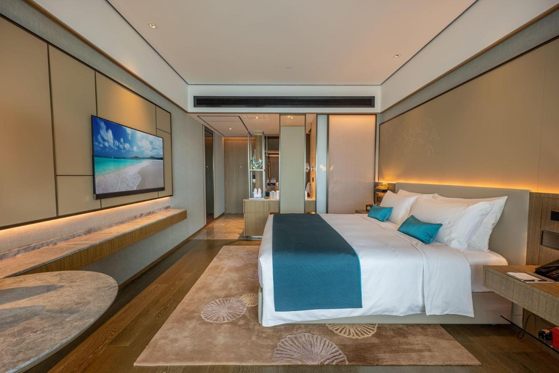 Howard Johnson Plaza By Wyndham Blue Bay Sihanoukville Exterior foto